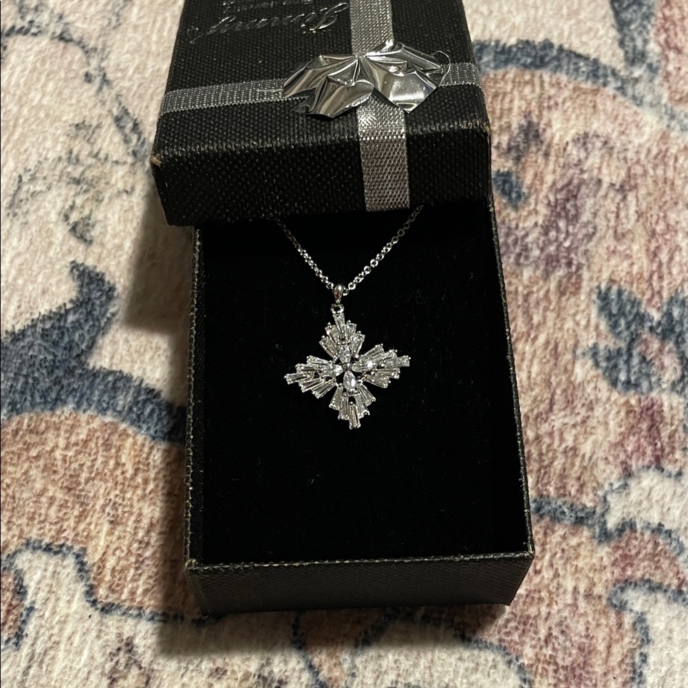 Elegant Silver Crystal Pendant Necklace